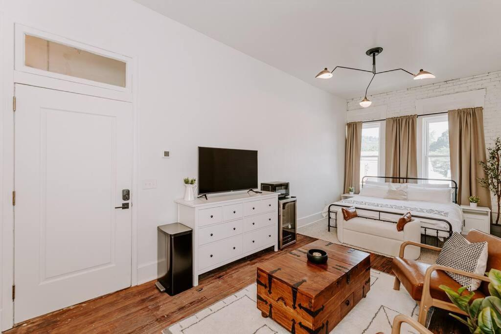 East Main Lofts - Farmhouse 204 Madison Extérieur photo